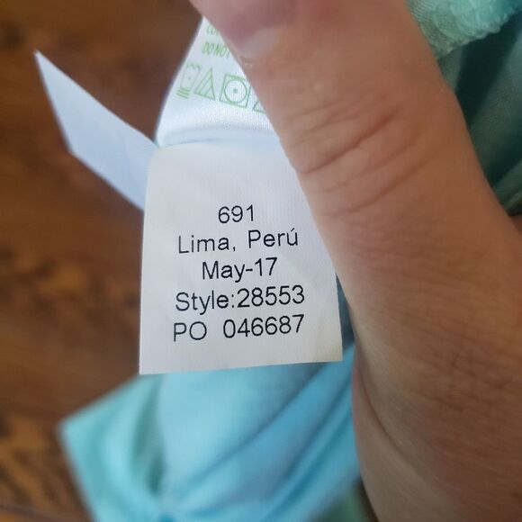 Lilly  Pulitzer light blue v neck tshirt sz XS - Picture 3 of 6